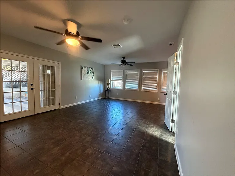 2806 Pine St — Photo 17