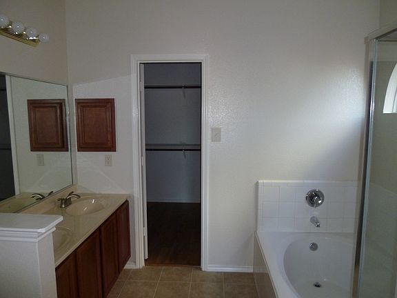 5th image of 4012 Oakwood Dr