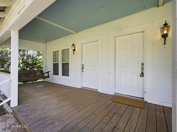 3rd image of 2225 W Lincoln Dr SW