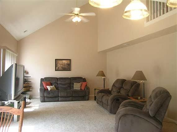 3rd image of 420 Perry Dr