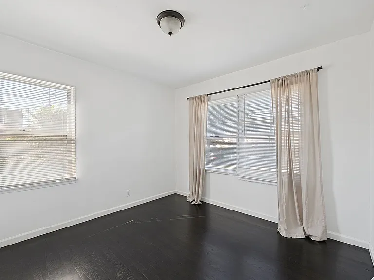 2032A Delaware Ave — Photo 10