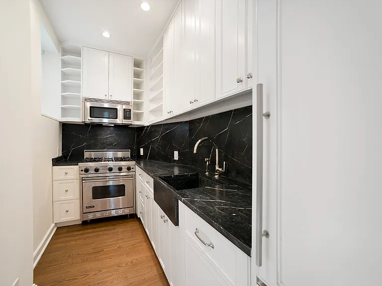 82 W 12th St #1B — Photo 3