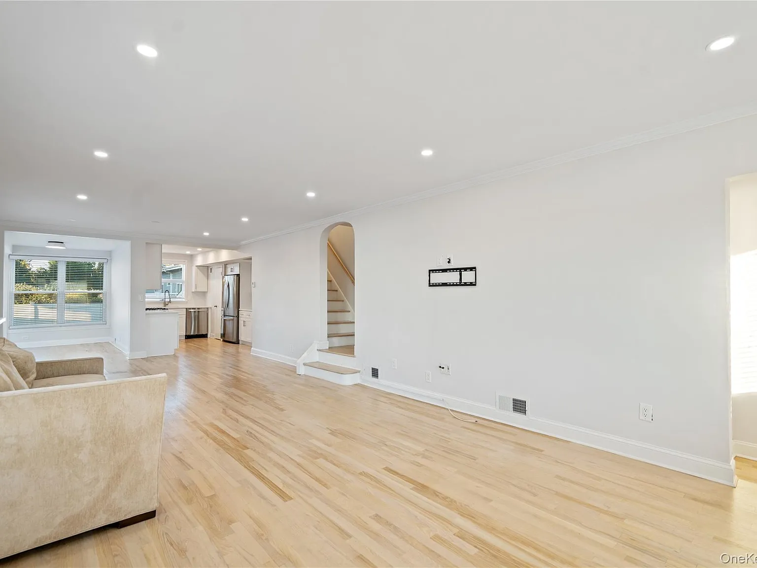 4 bed, 3.0 bath, 2195 sqft, $32,000 — Photo 4