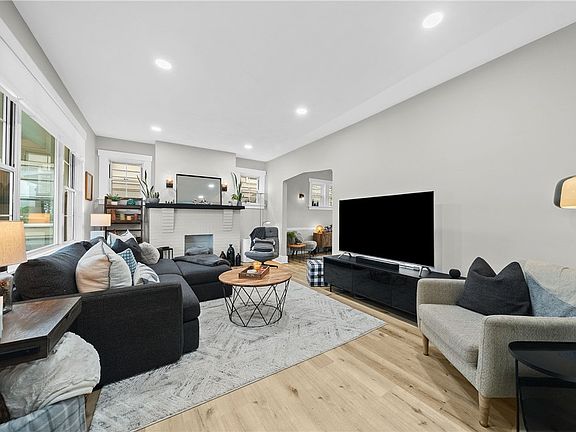 4th image of 1819 Ridge Ave