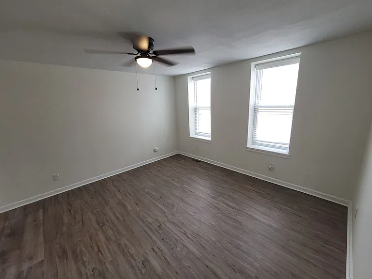 510 W 5th St — Photo 11