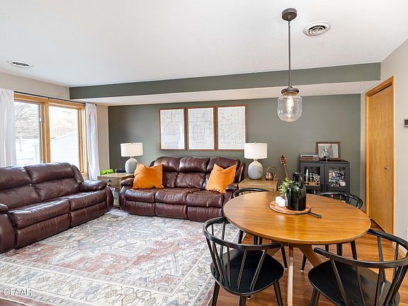 3rd image of 3982 Meadow Brook Ct