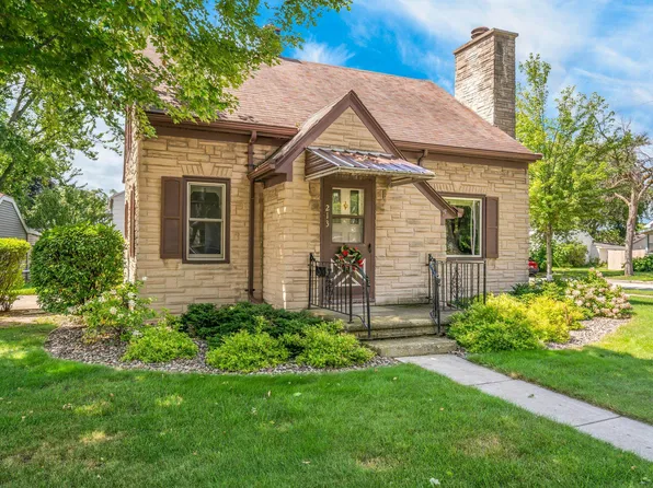 213 Delanglade St, Kaukauna, WI 54130
