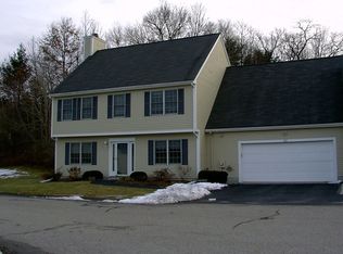 122 Clear Pond Dr, Walpole, MA 02081