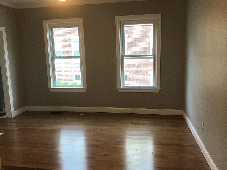 2nd image of 989 Salem St APT 1