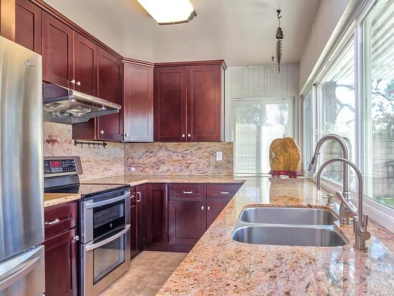 3015 Greenleaf St — Photo 3