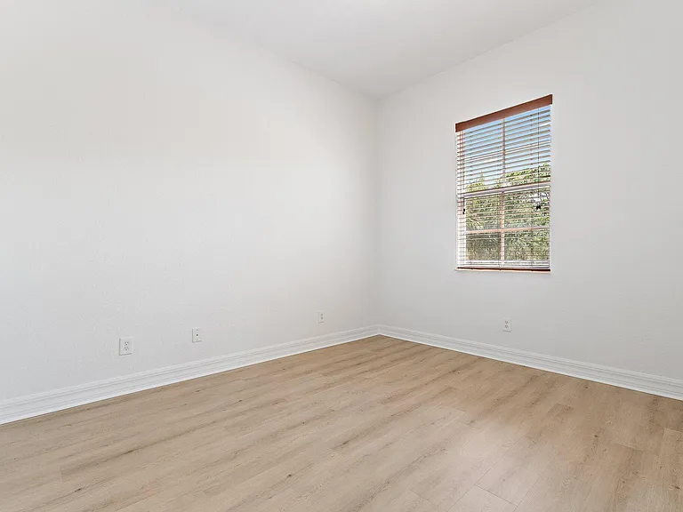 150 Lismore Ln — Photo 37