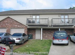950 W Peachtree Dr, Fayetteville, AR 72703