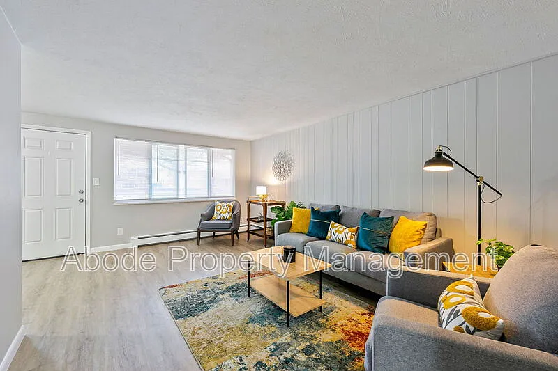 2 bed, 1.0 bath, 840 sqft, $1,400 — Photo 2
