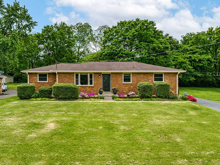 4805 Merrill Ln — Photo 3