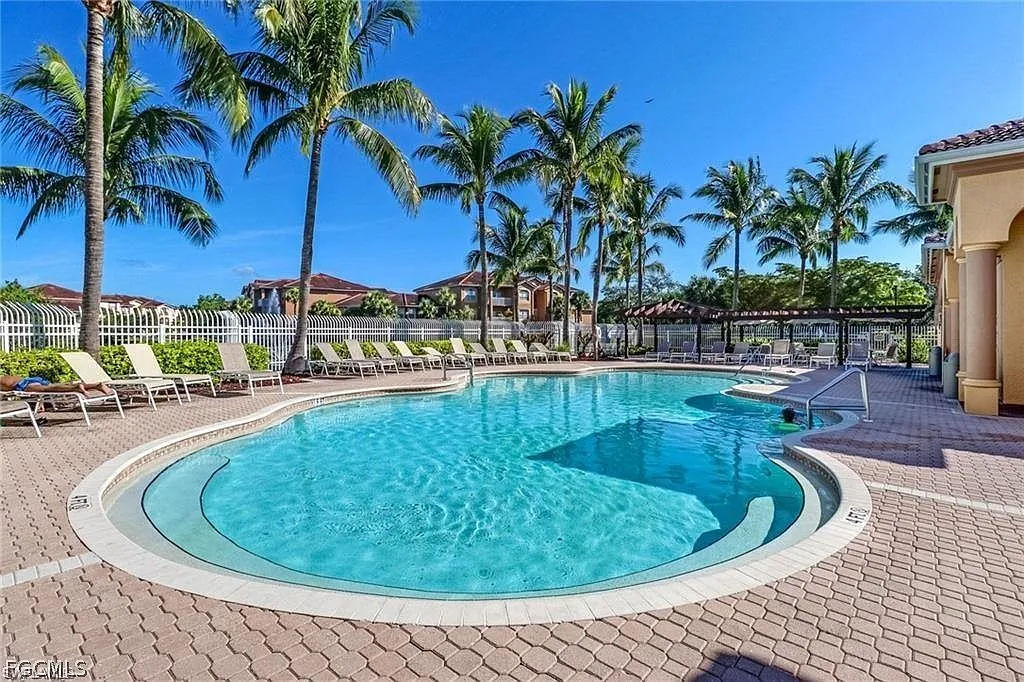 2 bed, 2.0 bath, 1090 sqft, $2,900 — Photo 3