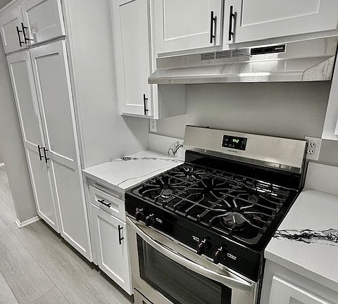 5th image of 501 Magnolia St APT 102
