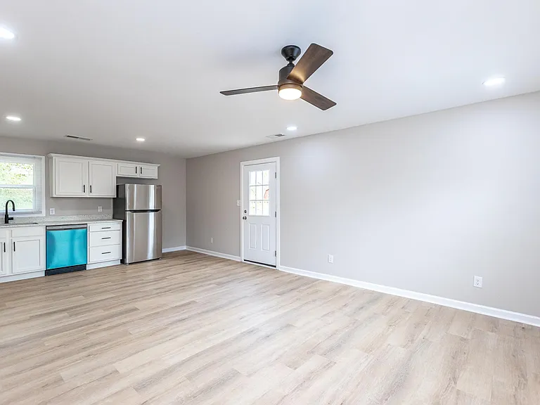 213 Brooks Rd — Photo 4