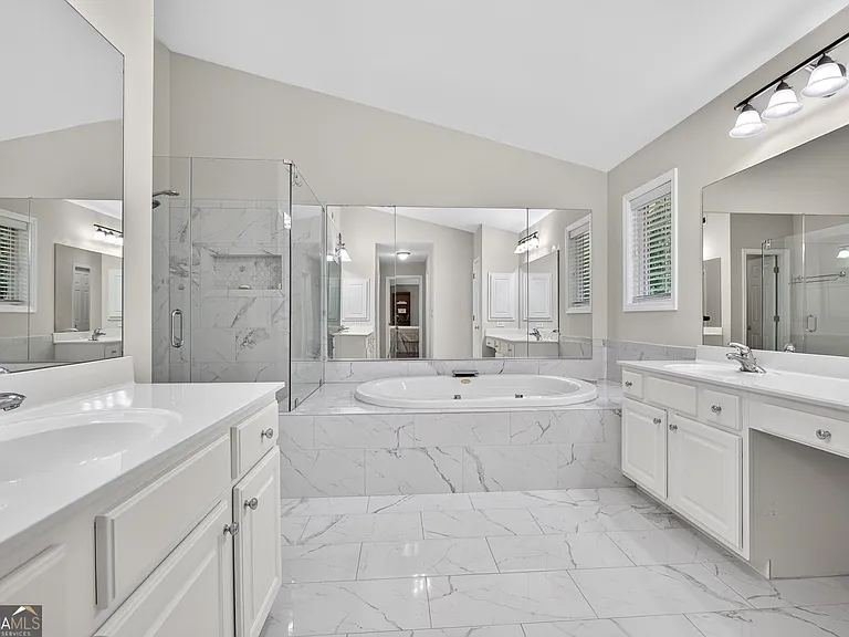 323 Revolution Dr — Photo 30