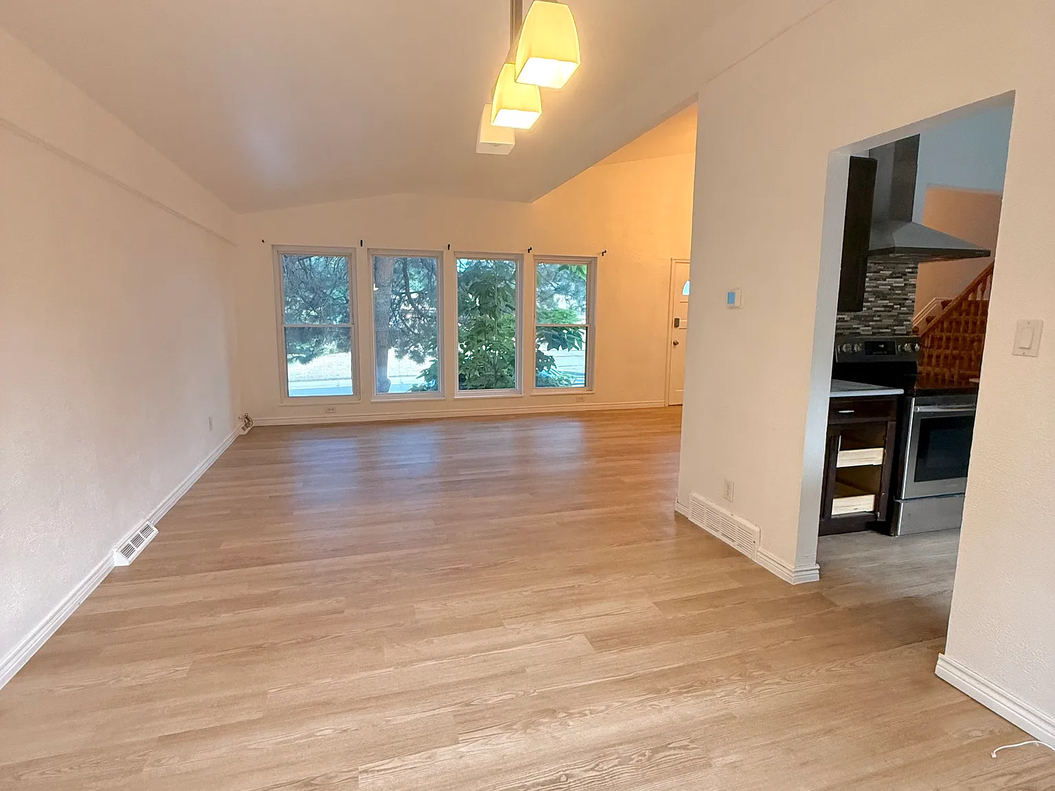 4 bed, 2075 sqft, $3,100 — Photo 3