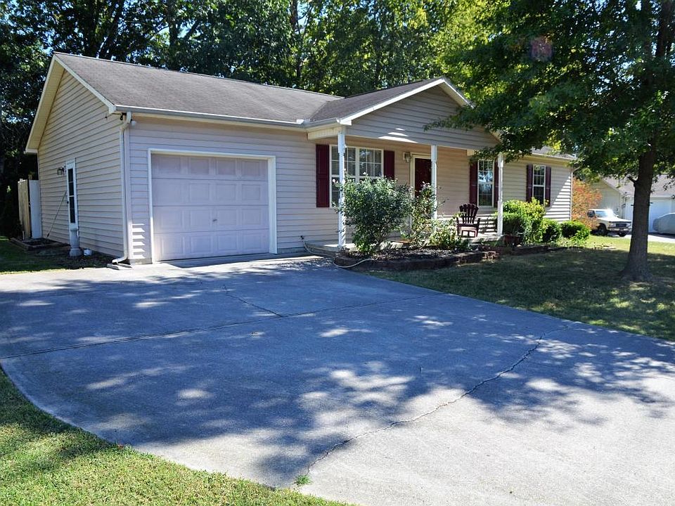 1st image of 3220 Deer Lake Dr