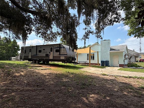 3rd image of 7 LAGO VISTA COURT