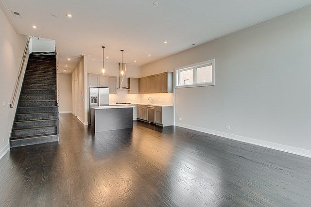 1st image of 827 N Hermitage Ave #3