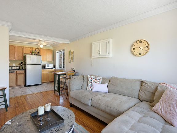 5th image of 423 W 31st St APT 202