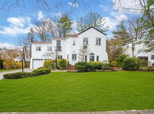 10 Duxbury Rd, Great Neck, NY 11023