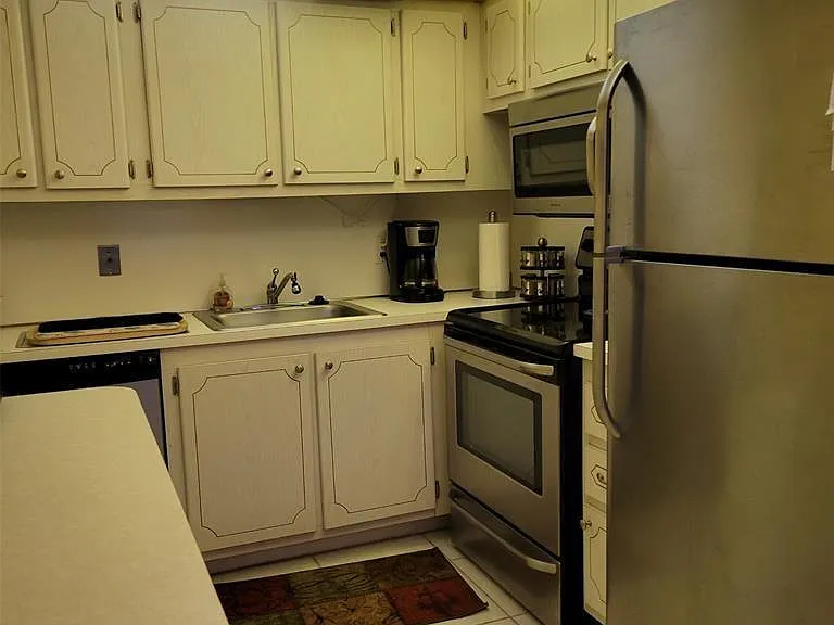 351 Markham Cres #351-P — Photo 2