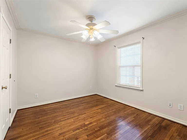 1535 W 25th St — Photo 19