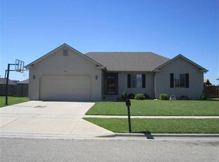 632 Joanie Ln, Salina, KS 67401