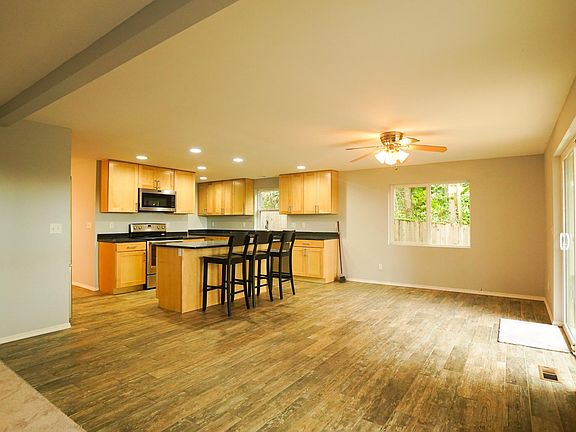 3rd image of 16122 SE 40th St