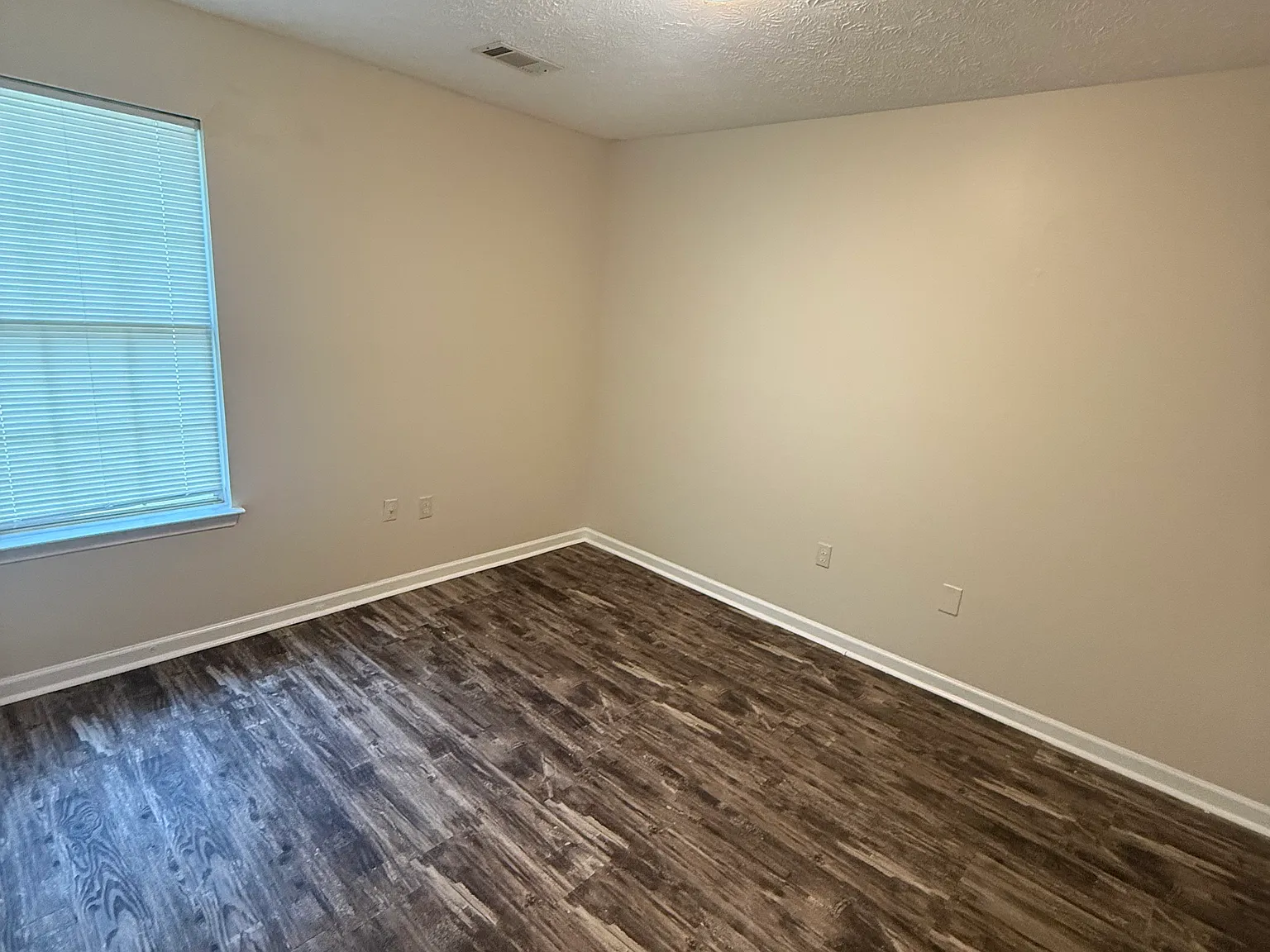 3 bed, 1242 sqft, $1,600 — Photo 4