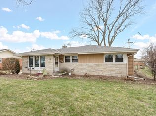 11217 West Mallory AVENUE, Hales Corners, WI 53130