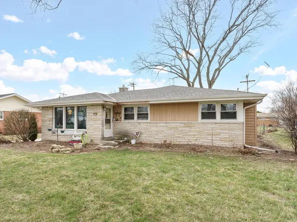 11217 West Mallory AVENUE, Hales Corners, WI 53130