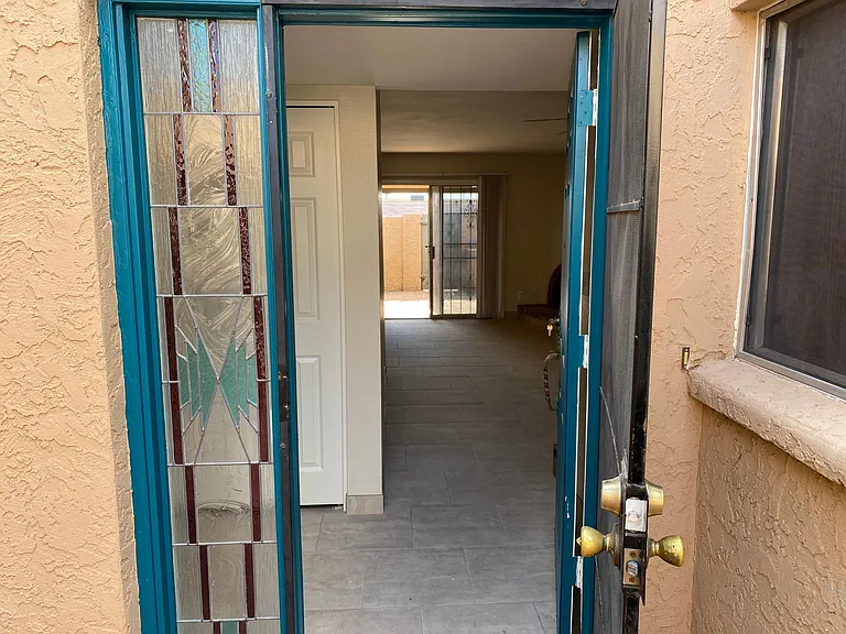 925 E Beryl Ave — Photo 17
