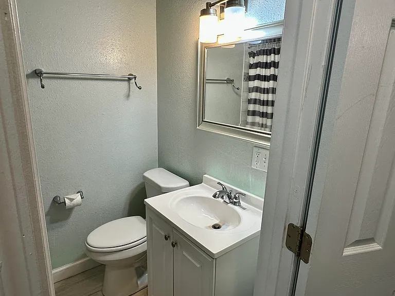 1504 E 33rd Ave — Photo 29