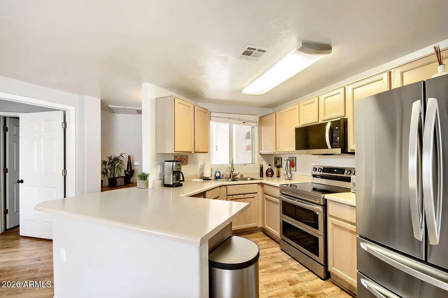 2 bed, 1054 sqft, $1,950 — Photo 4