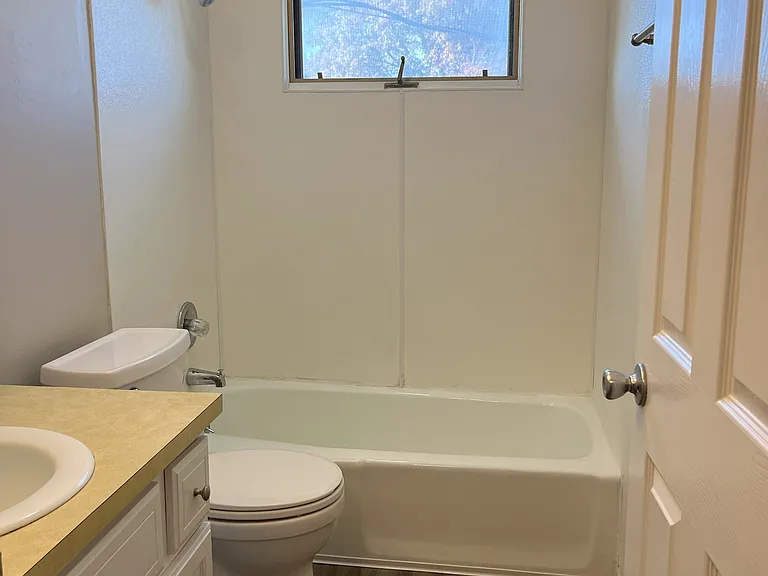 2638 N Clark St #2 — Photo 10