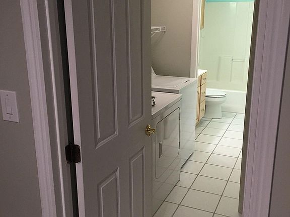4th image of 961 W Greenoaks Dr