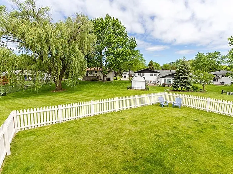 1916 Capital Ct — Photo 18