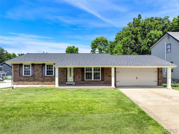 835 Westrun Dr, Ballwin, MO 63021