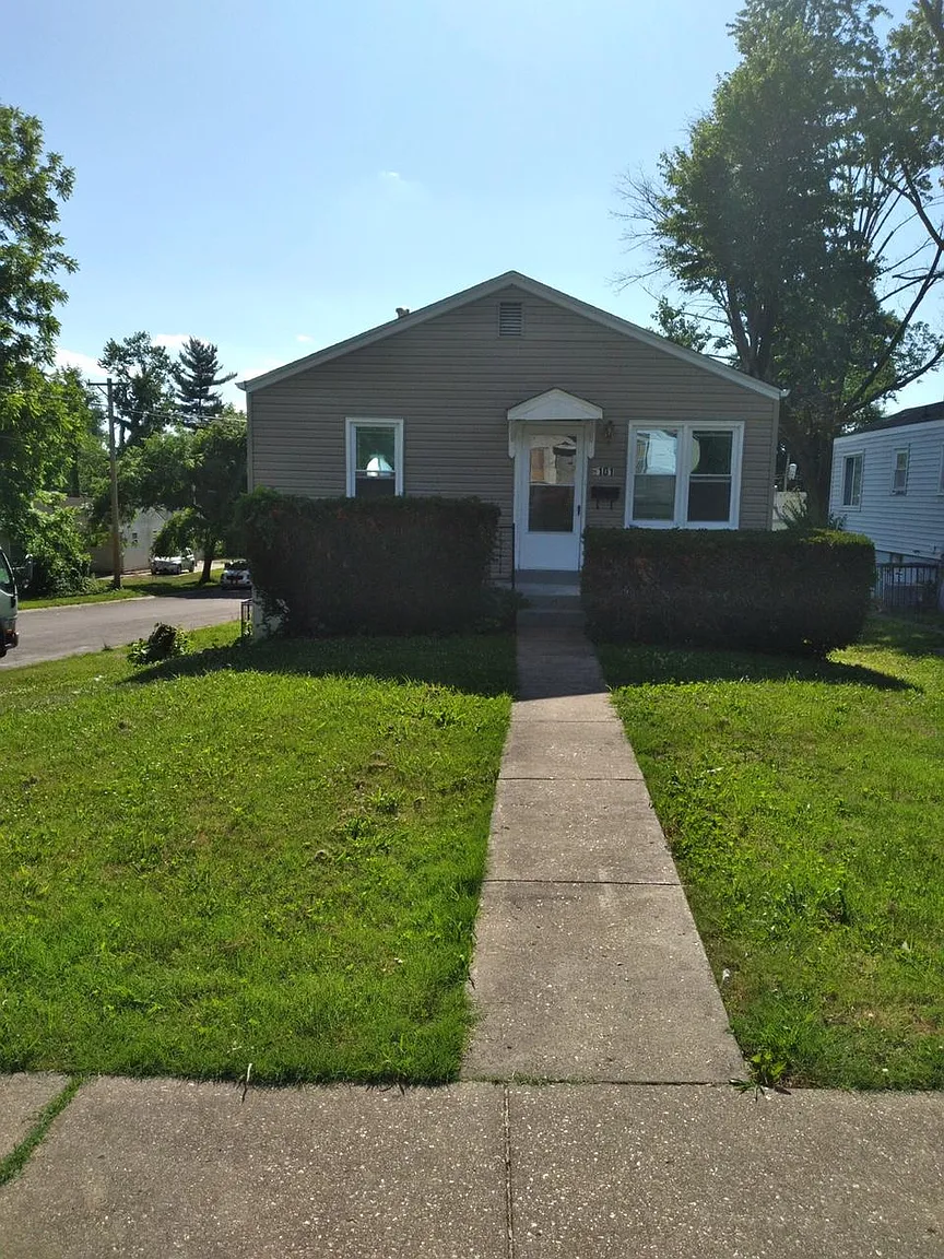 6101 Evergreen Blvd photo 1