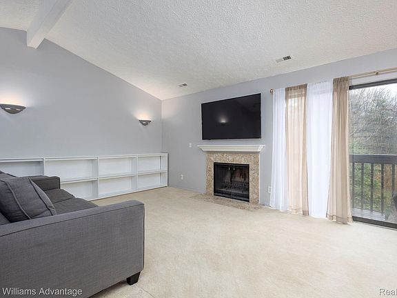 3rd image of 24285 Evergreen Rd