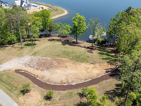 2nd image of 1050 Estate Rd #27
