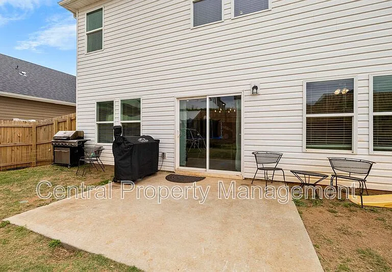 320 Lavinia Cir — Photo 28