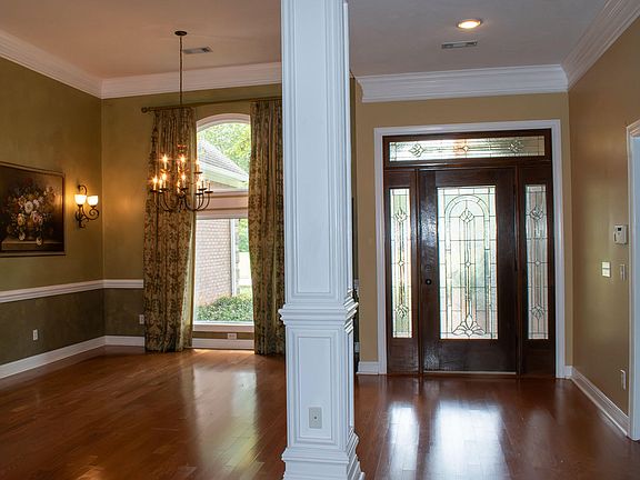 3rd image of 2586 Primrose Ln