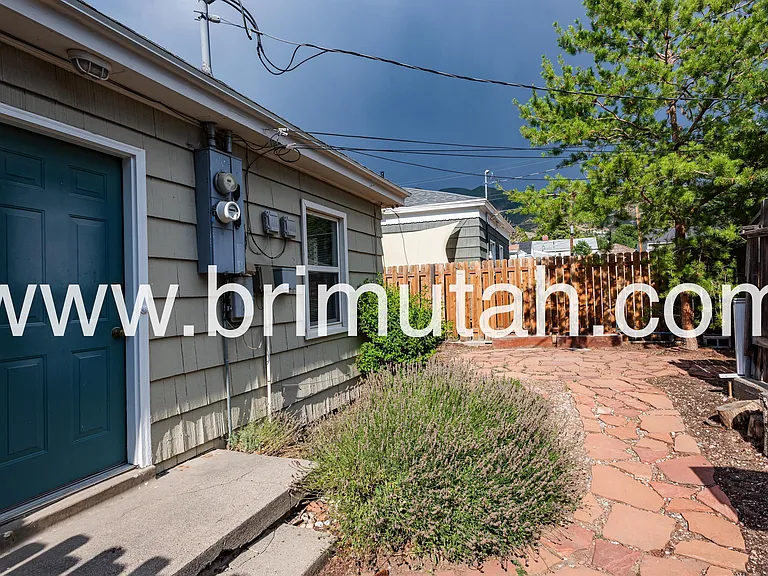 2364 E Redondo Ave — Photo 16
