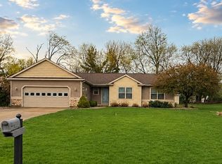 1036 S Stoneridge Dr, Plainwell, MI 49080