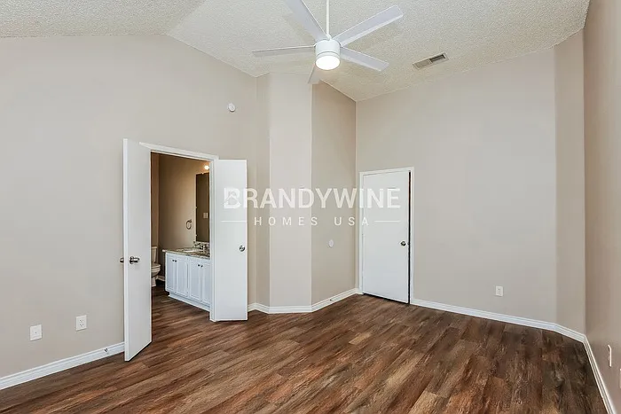 737 Lionel Way — Photo 15